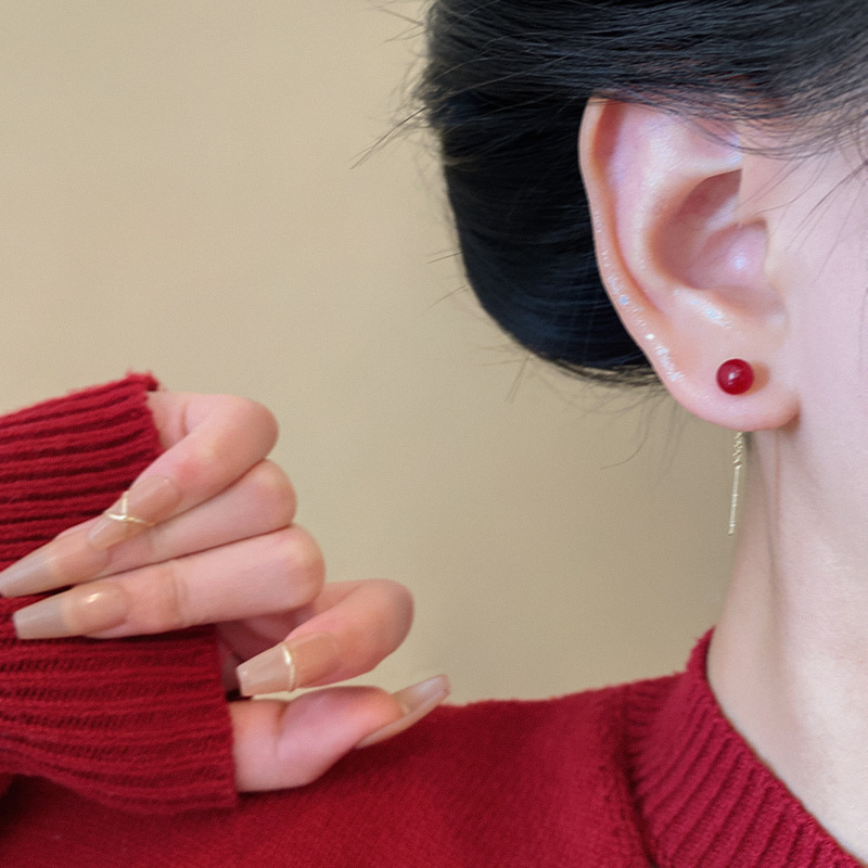 The Ankela red love bean tassel ear thread exudes a feminine, high-end and exquisite touch. The delicate ear studs are a light luxury and New Year's style earrings Application Scenario