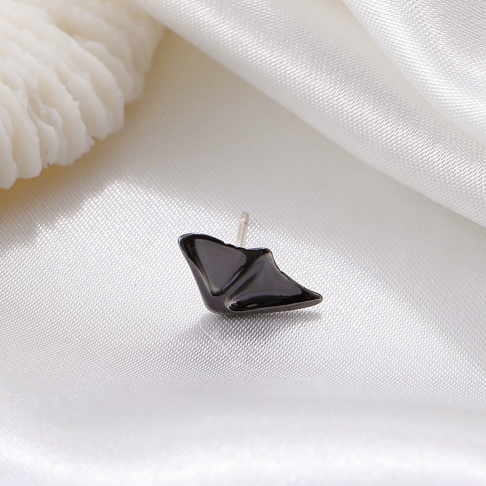Niche design angel and devil stud earrings, ins style cross-border creative small earrings, couple earrings, Halloween Application Scenario