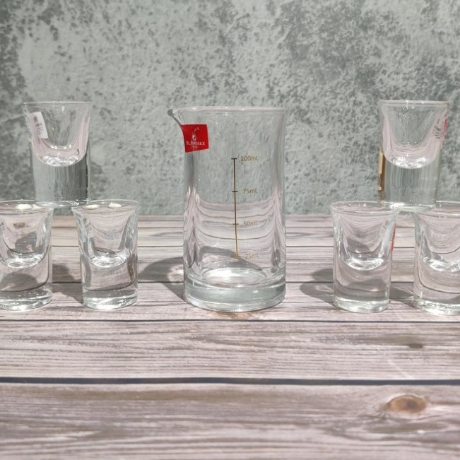Lizun Baijiu Cup Wine Dispenser set with gold scale, 2-ounce small wine pot, glass, home and hotel bullet cup Application Scenario