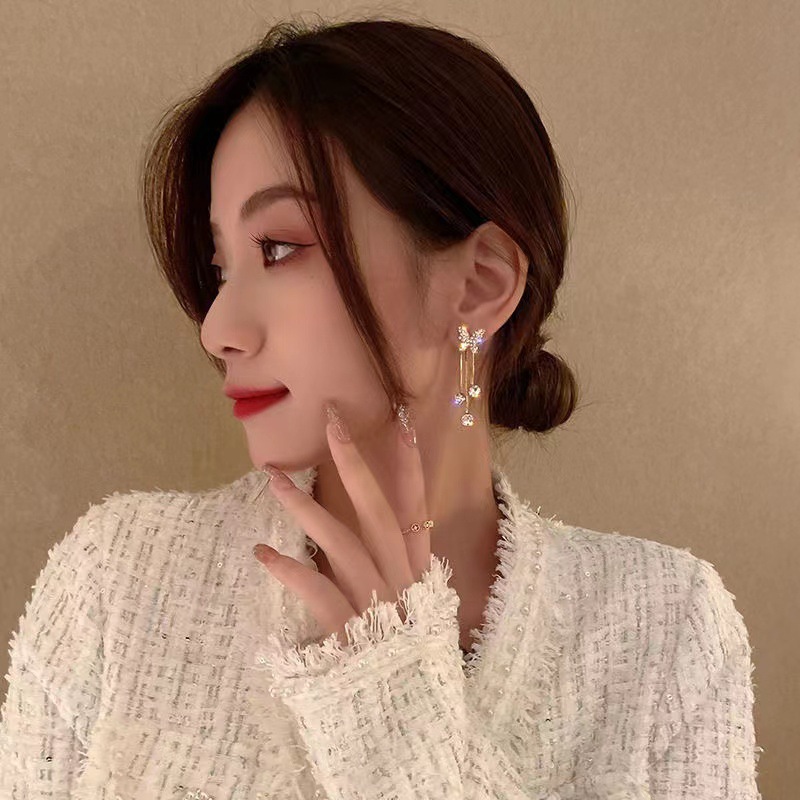 Sweet and cool girl, tassel diamond-encrusted butterfly pendant earrings, simple and ins-style design, clip-on stud earrings Specification drawing