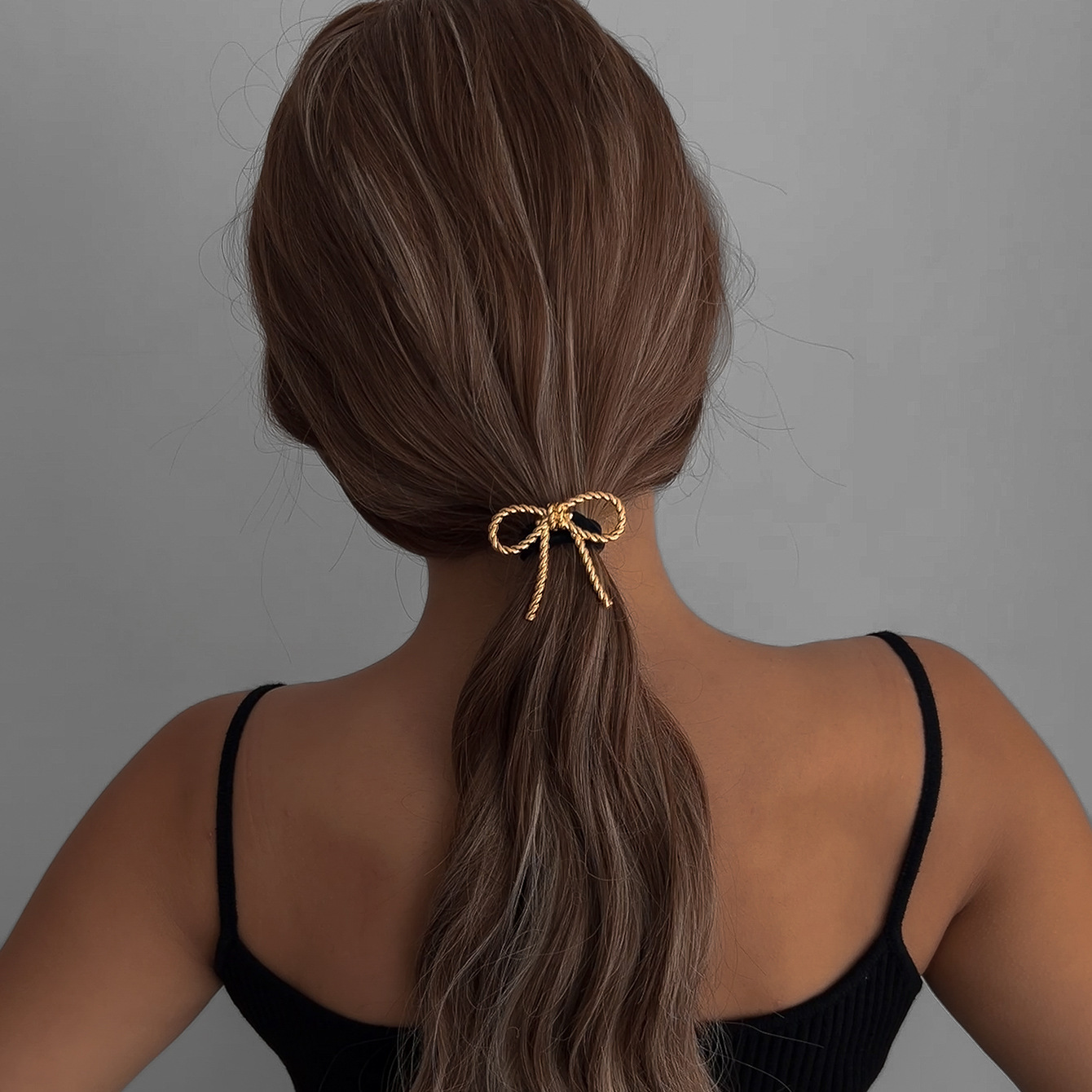 Amazon's best-selling hair accessories for Europe and America, cross-border braided hair, metal headwear, bow, hammer pattern, ponytail and hair tie combination Application Scenario