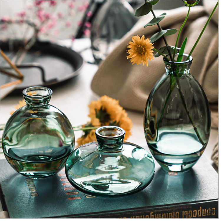 ins Minimalist Nordic style mini flower vase, bedroom balcony water-grown flower arrangement sample room desktop decoration piece full figure