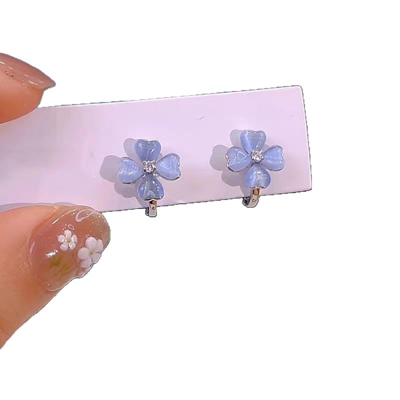 Forest-themed ice-transparent blue cat's eye stone flower ear buckles, with a unique design sense, exquisite and versatile earrings, elegant and light luxury earrings Item Picture