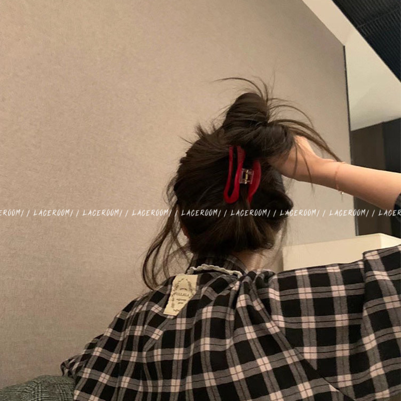 Red acetate grappling clips, niche acetate hair clips, spring and summer hair accessories, ins, high-end French retro chanted style hair clips Specification drawing