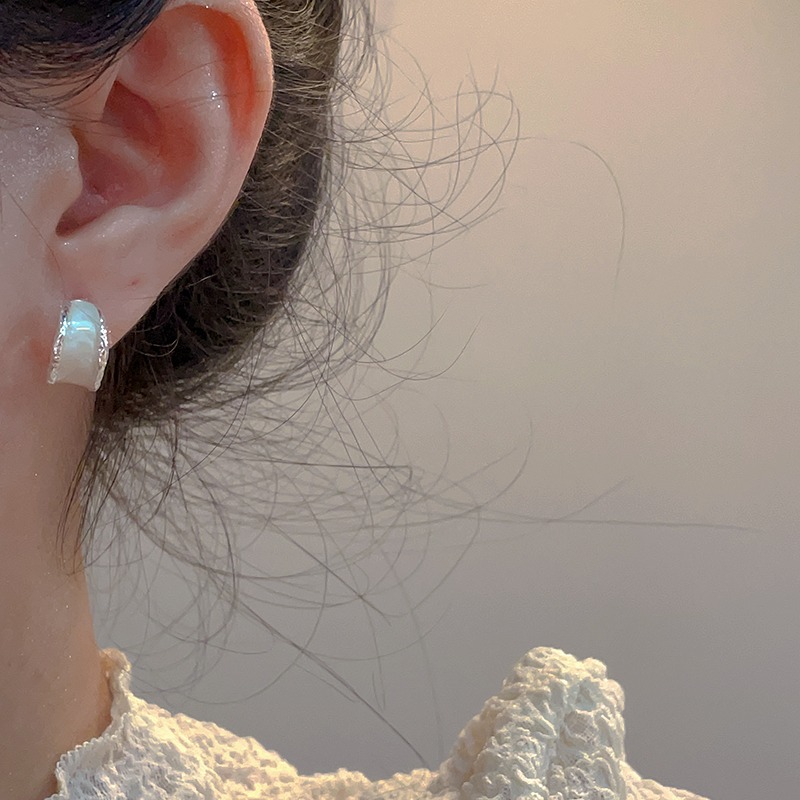 S925 Retro C-shaped glazed earring earrings for Women, a new 2025 bestseller, exude a sense of light luxury and sophistication, and are versatile and elegant Application Scenario