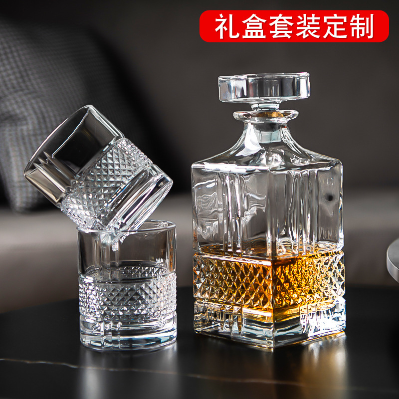 Wholesale of high-end Amazon glass wine bottles, kettles, whisky cups, spirits, and foreign wine kettles, square carved wine bottle sets full figure