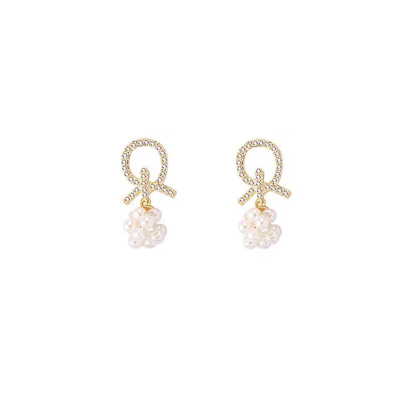 French Shi family pearl stud earrings for women, a high-end and niche 2025 new type of earrings, with a cold and cool style, forest-themed earrings Item Picture