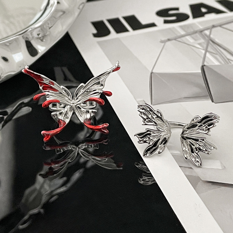 The new liquid irregular butterfly ring is a unique, sweet, cool, exaggerated and spicy girl's dancing personality adjustable index finger ring Application Scenario
