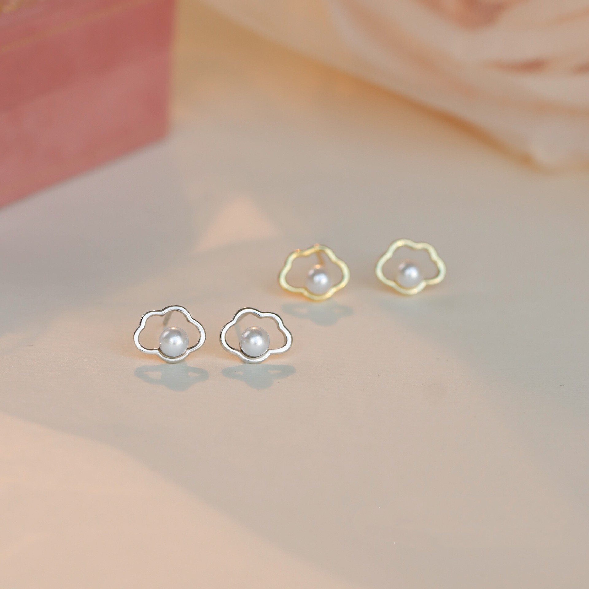 s925 simple, exquisite and small cloud pearl stud earrings are sweet, fresh, cute and versatile, fashionable and light luxury earrings for women full figure