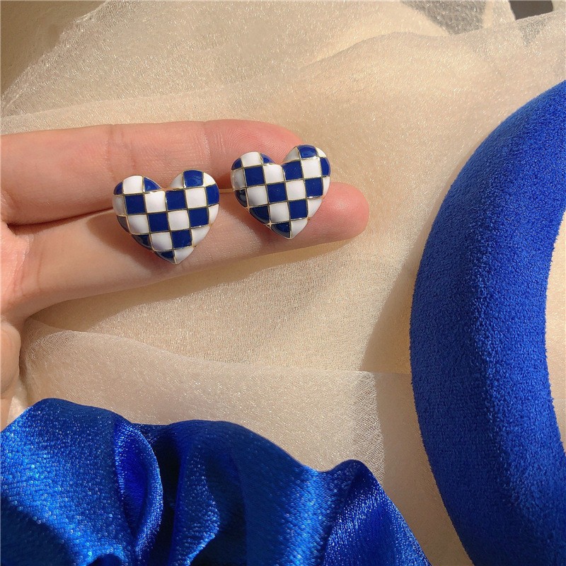 925 Blue and white chessboard heart-shaped Earrings, fashionable and stylish for women, trendy stud earrings, design sense, versatile earrings details Picture