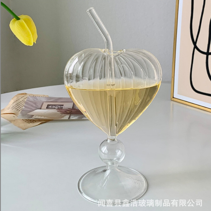 Ins-style modern heart-shaped cups, straw glass drinking cups, summer beverage juice cocktail cups, coffee cups Item Picture