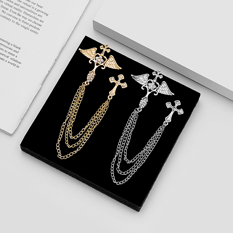 European and American fashion diamond-encrusted angel wing cross deer head brooch, British suit chain tassel brooch full figure