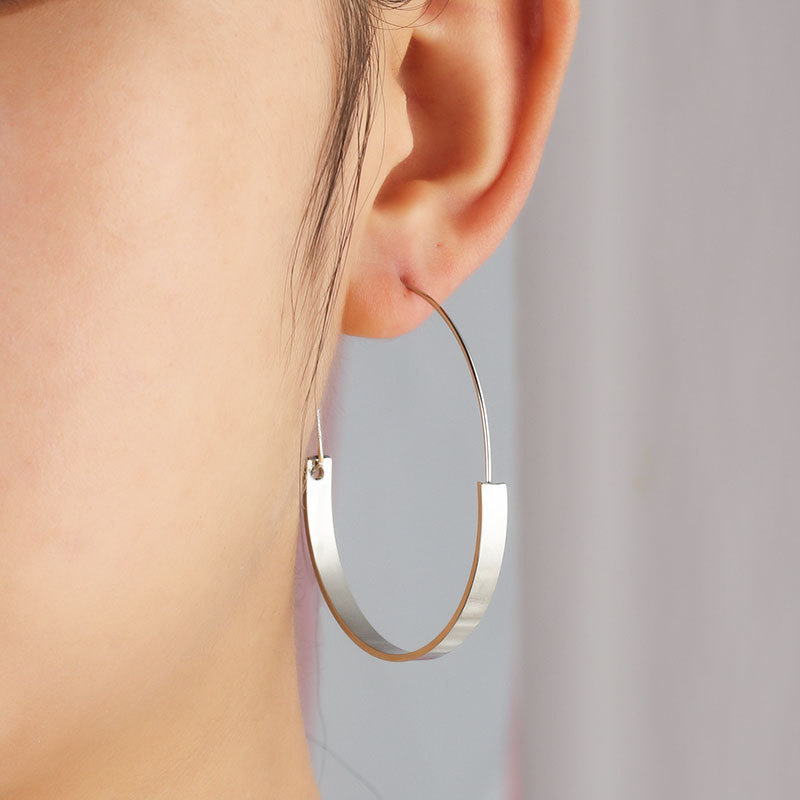 European and American style fashion OL semi-circular circle ins geometric earrings, simple and elegant texture, versatile new earrings wholesale full figure