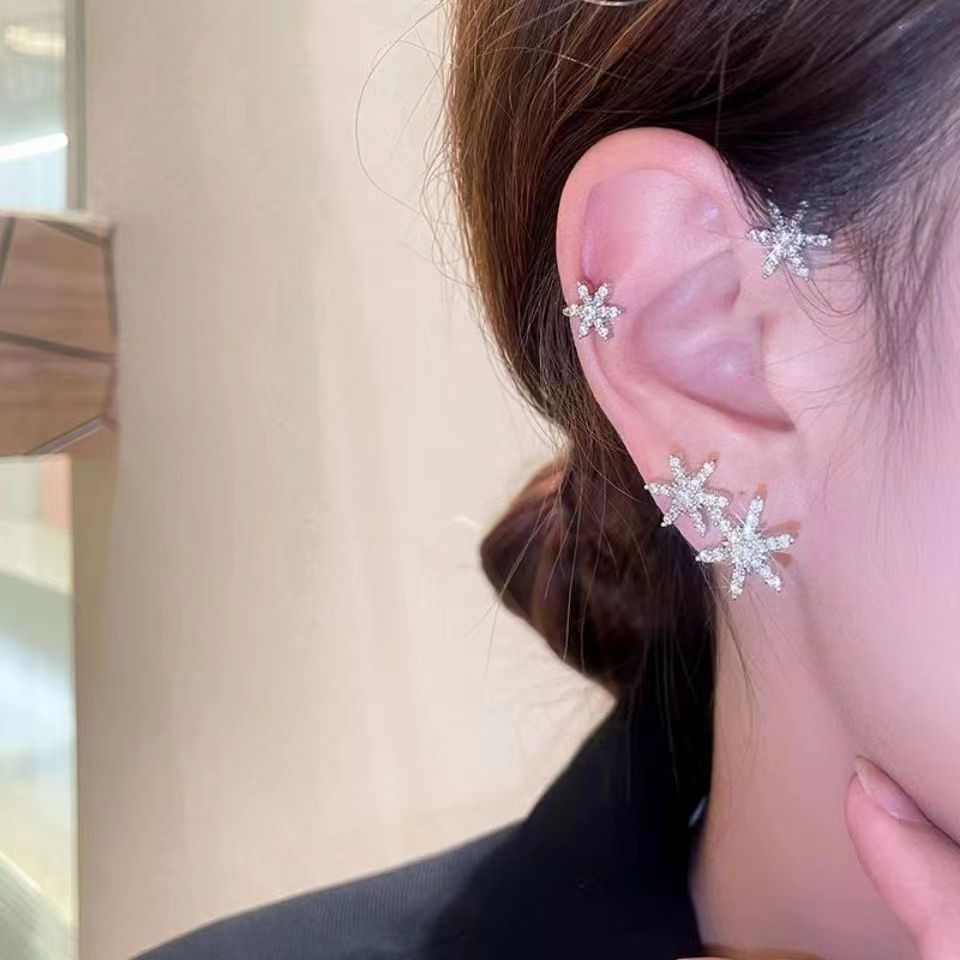 Light luxury high-end sparkling diamond snowflake ear pendants for women, trendy Korean style on Instagram, elegant and fashionable, super fairy-like, no ear holes, ear clips and earrings Application Scenario