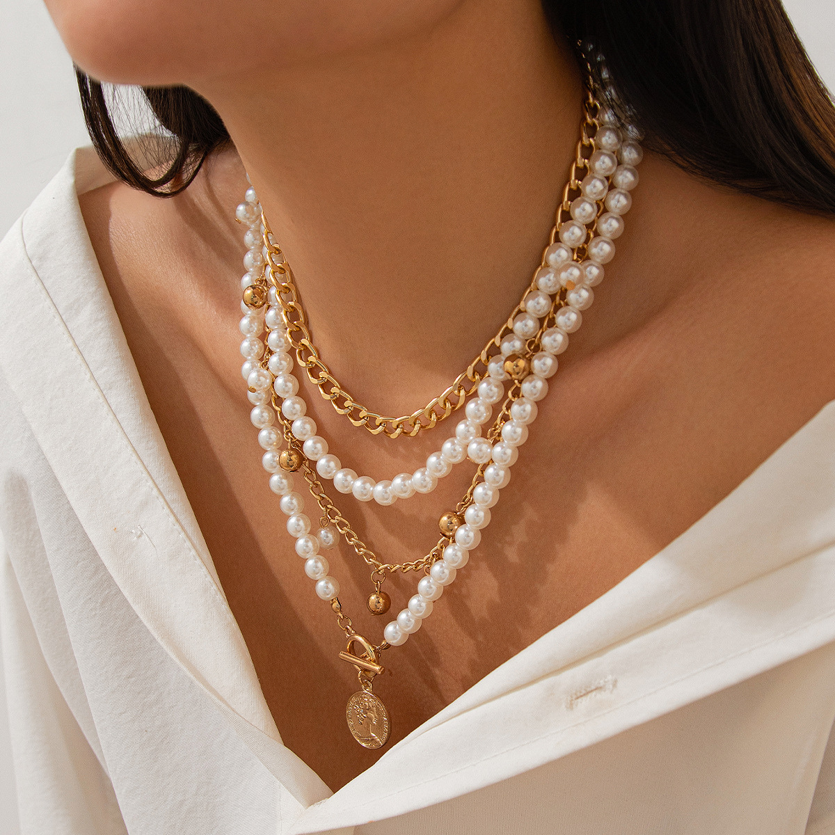 European and American cross-border jewelry, French elegant pearl beaded necklace, fashionable commuting alloy multi-layer aluminum chain collarbone chain details Picture