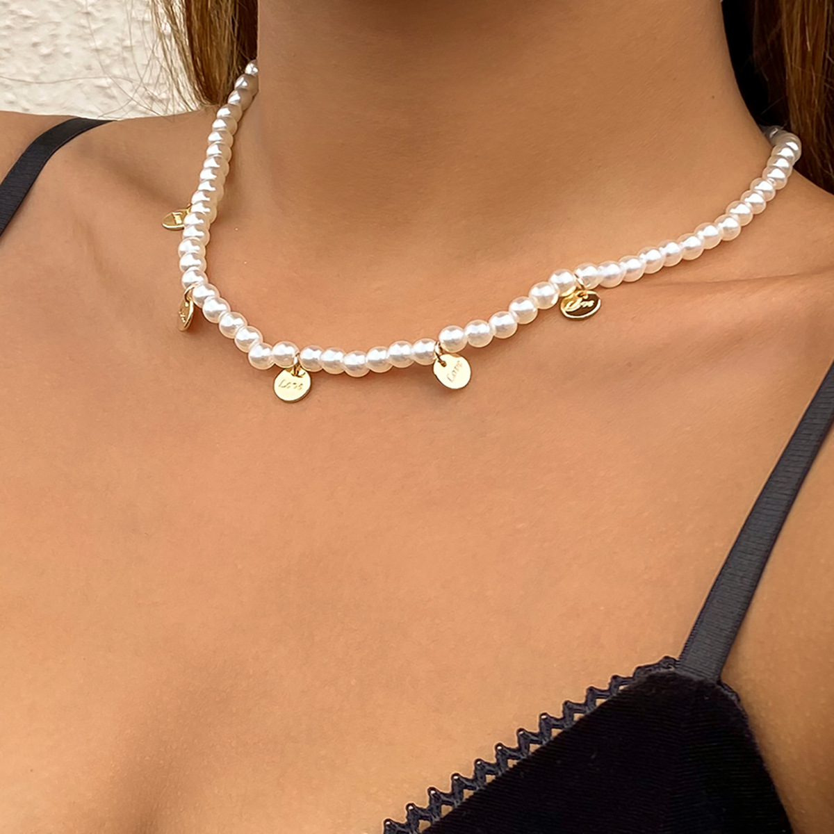 European and American cross-border jewelry, retro pearl imitation necklace, women's niche collarbone chain, simple letter sequin pendant necklace details Picture