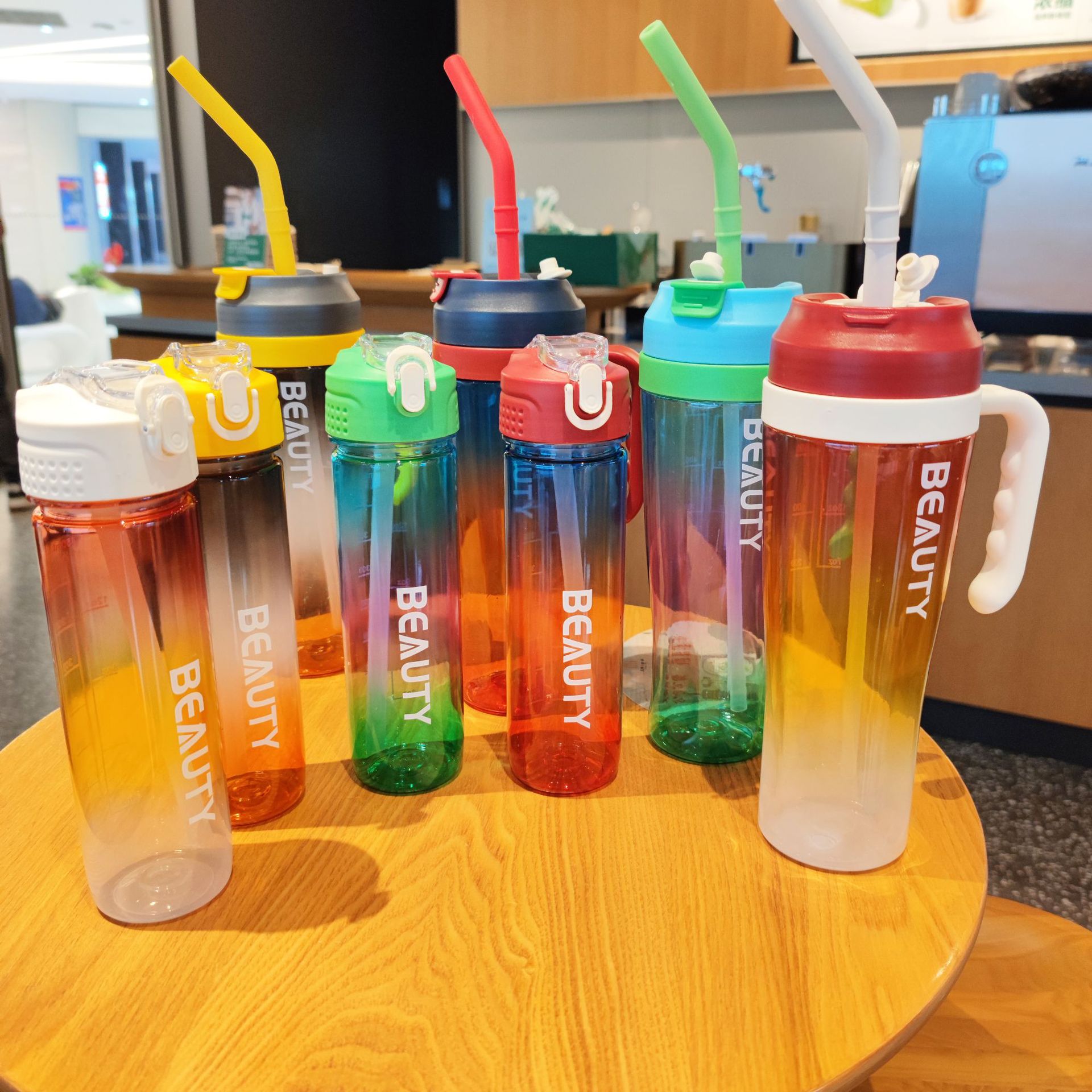 Large-capacity, colorful car cup, portable straw cup, high appearance level, car plastic cup, portable handle three-piece set, water bottle Specification drawing