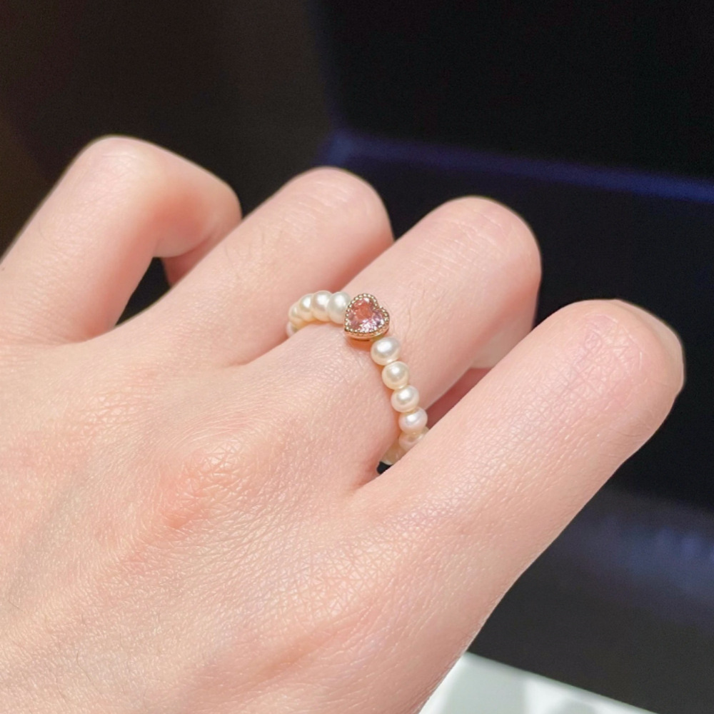A pink heart-shaped zircon pearl ring for a runaway princess, a rare and high-end index finger ring for women, with a sweet and versatile temperament Application Scenario