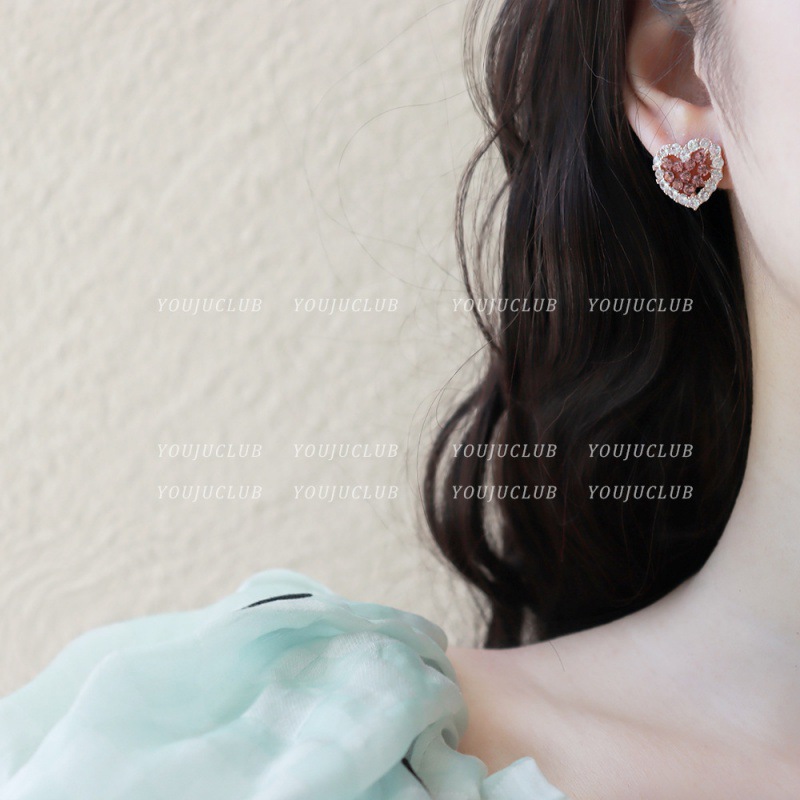 Korean niche design S925 silver needle pink heart-shaped earrings, simple and elegant autumn earrings, light luxury ladylike stud earrings details Picture