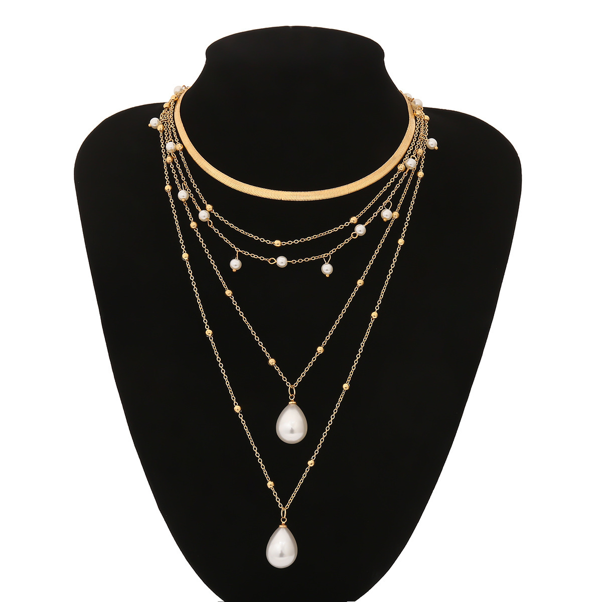 European and American cross-border jewelry, exaggerated human figures, coins, multi-element necklaces, women's retro relief flower plate imitation pearl necklaces Application Scenario
