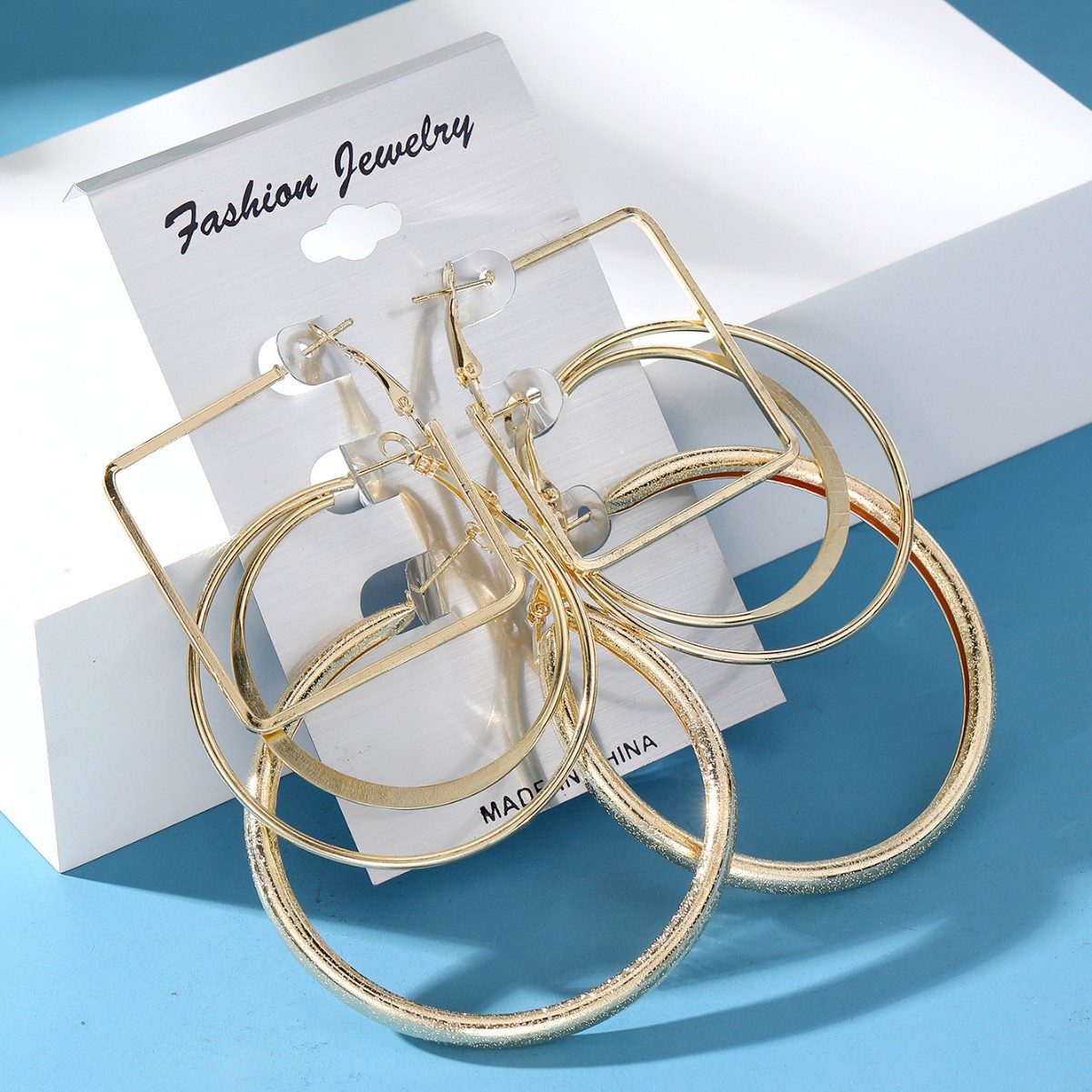A 3-piece set of geometric round earrings, ear rings and earrings with a unique, exaggerated and high-end feel, which are popular cross-border products from Europe and America Specification drawing