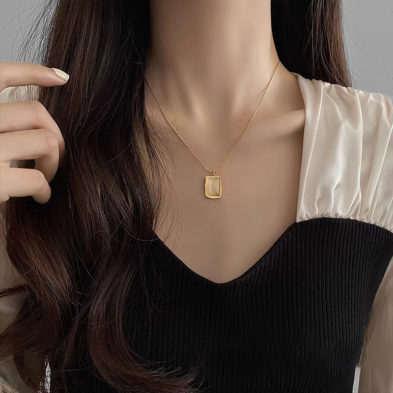 Cat's eye stone square pendant necklace, a new style for women in 2022, is a popular collarbone chain accessory that doesn't fade Specification drawing