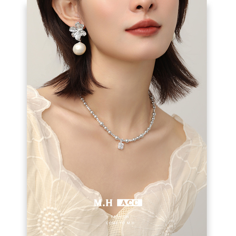 Artistic and retro grey pearl zircon necklace, light luxury and niche collarbone chain, elegant French high-end necklace wholesale full figure