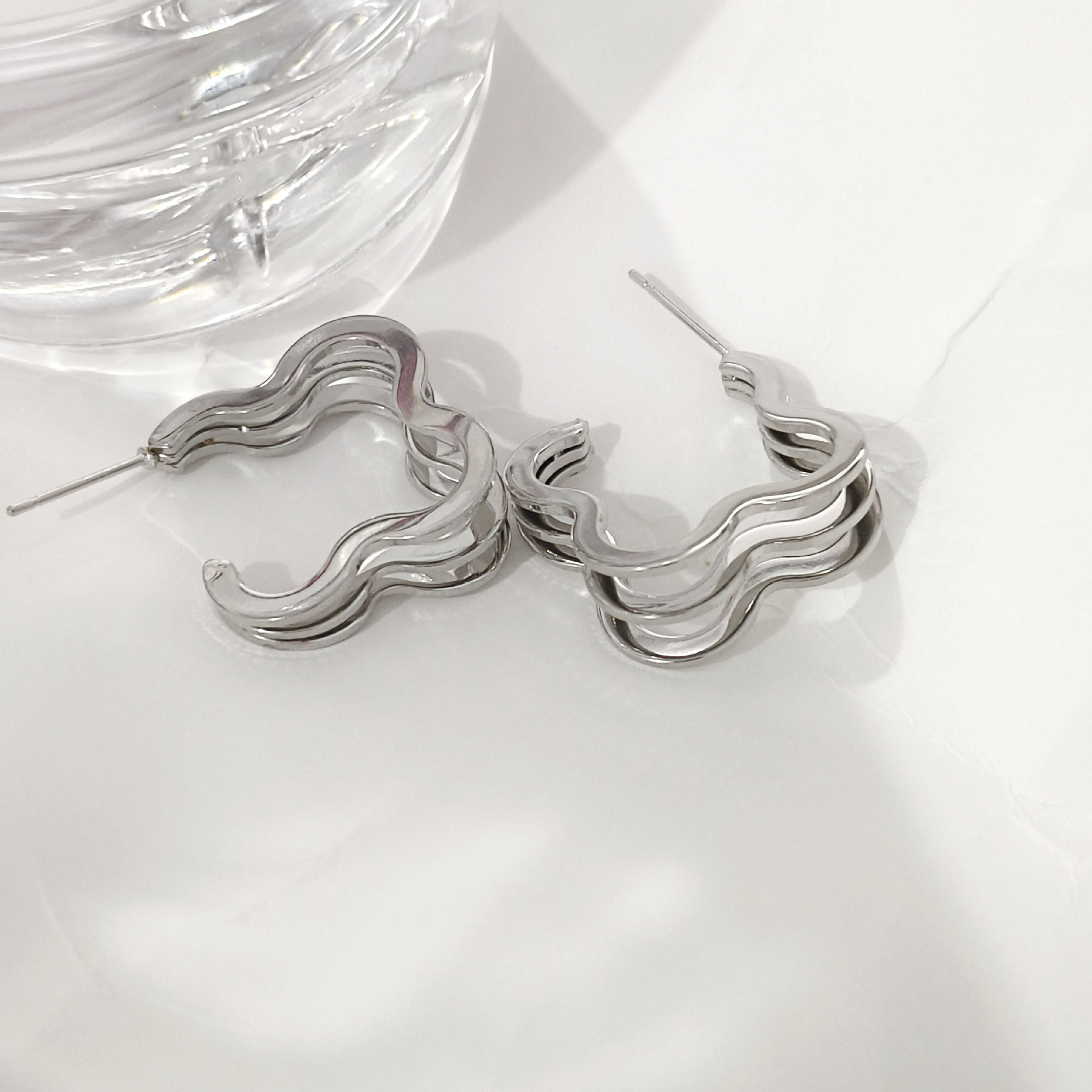 Hong Kong-style retro high-end hollowed-out three-layer wave earrings, Korean-style, simple and versatile earrings with a Korean design sense Application Scenario
