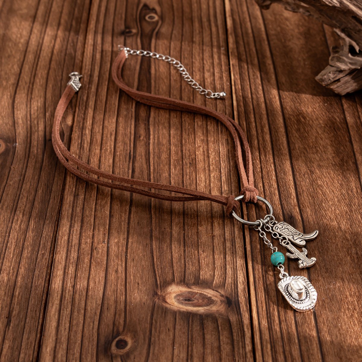 European and American cross-border accessories, ethnic-style cowboy hats, boots, Korean velvet necklaces, retro turquoise ring metal necklaces Application Scenario
