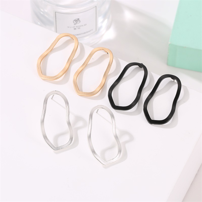 European and American ins geometric irregular earrings, fashionable and elegant, hollowed-out twisted round stud earrings, cross-border best-selling earrings trend details Picture