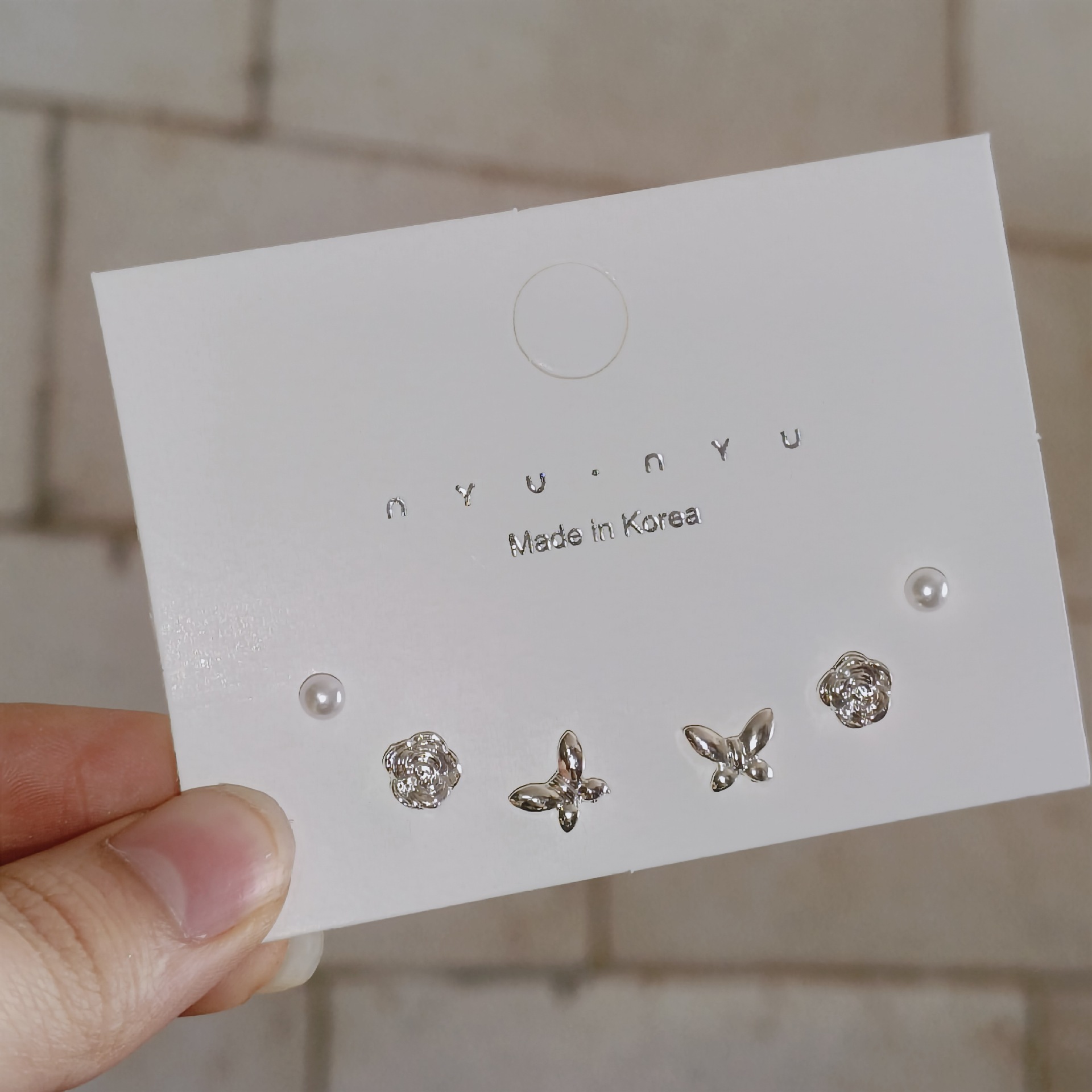 This exquisite and versatile butterfly flower geometric set with stud earrings is trendy and simple for daily commuting Application Scenario