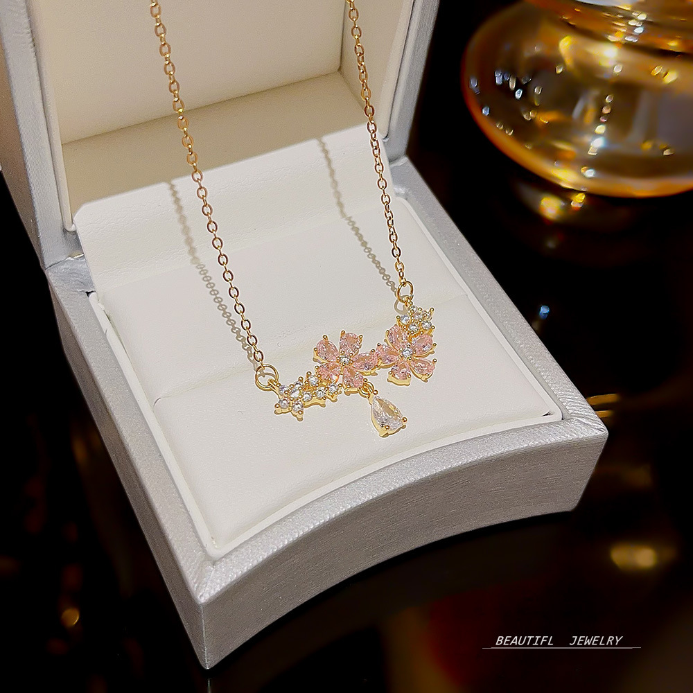 New gentle and fresh pink flower necklace that doesn't fade, light luxury collarbone chain, a versatile accessory for women's charm wholesale details Picture