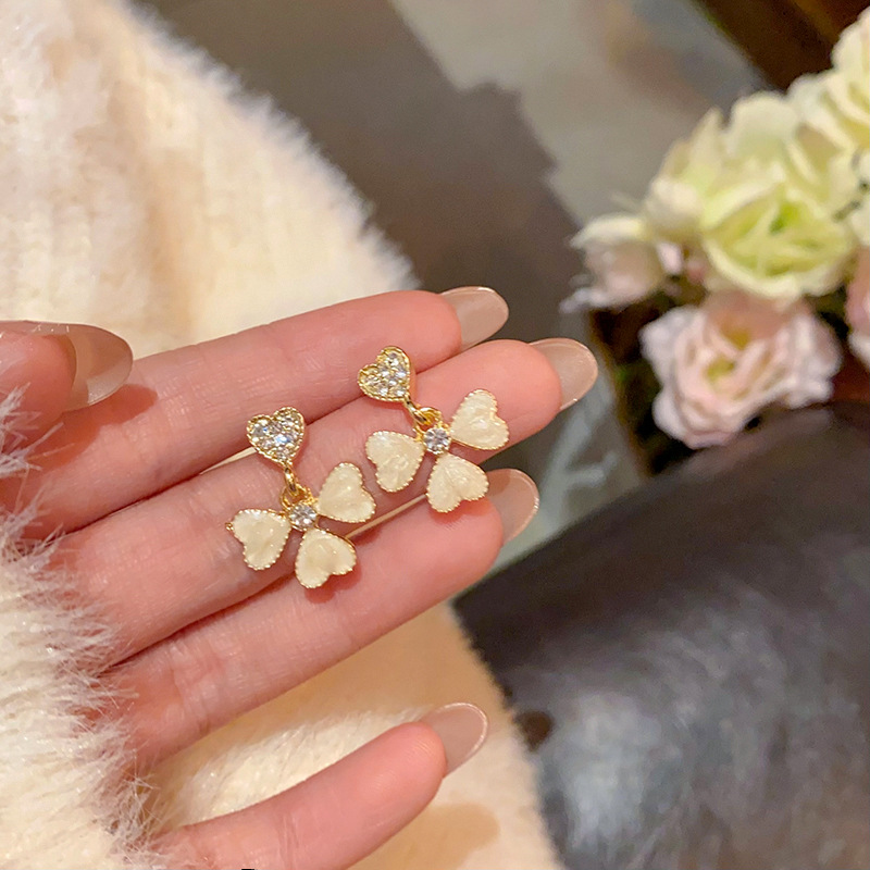 S925 Silver Needle Fresh and Delicate Flower Earrings, versatile and high-end tassel stud earrings, best-selling heart-shaped earrings wholesale full figure