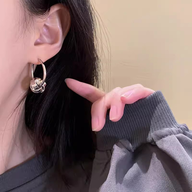Cold style metal knotted ear rings for women's ins light luxury individual geometric circle earrings 2025 new niche earrings details Picture