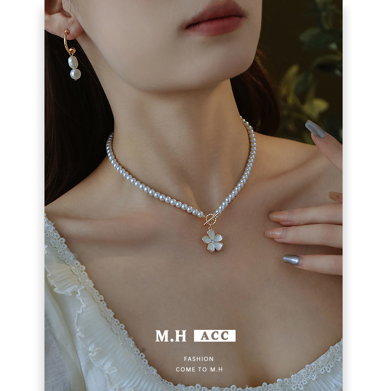 White oil-dripping flower OT necklace, French high-end female pearl sweater chain, niche exquisite wholesale necklace details Picture