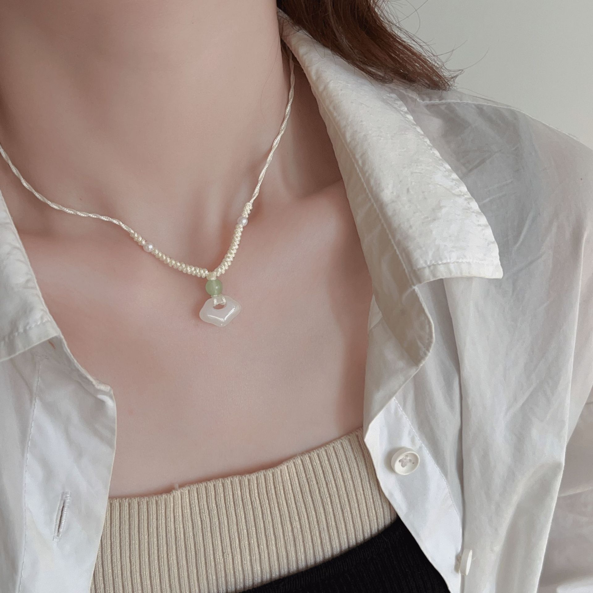 New Chinese-style Xiangyun woven necklace, a niche design for women, retro peace lock pendant, collarbone chain, fashionable and versatile neck chain details Picture