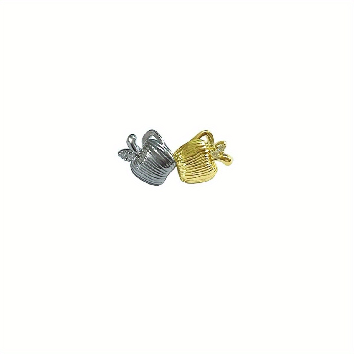 The new heart-shaped zircon apple braces from Europe and America are cool and stylish for daily outings. They feature a brushed finish and are versatile hip-hop cross-border accessories Item Picture