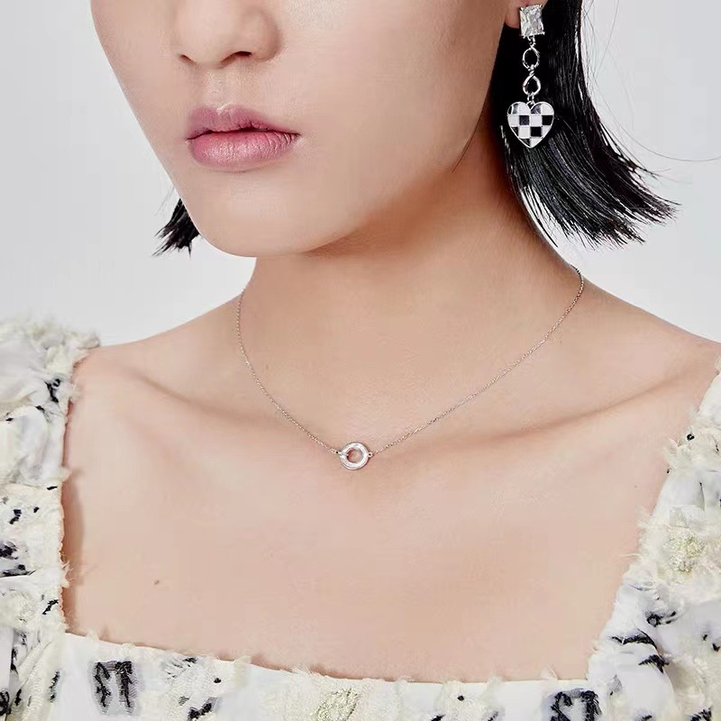 Light Luxury 2023 New trendy necklace, women's design sense, niche titanium steel cold style, Instagram hip-hop collarbone chain full figure