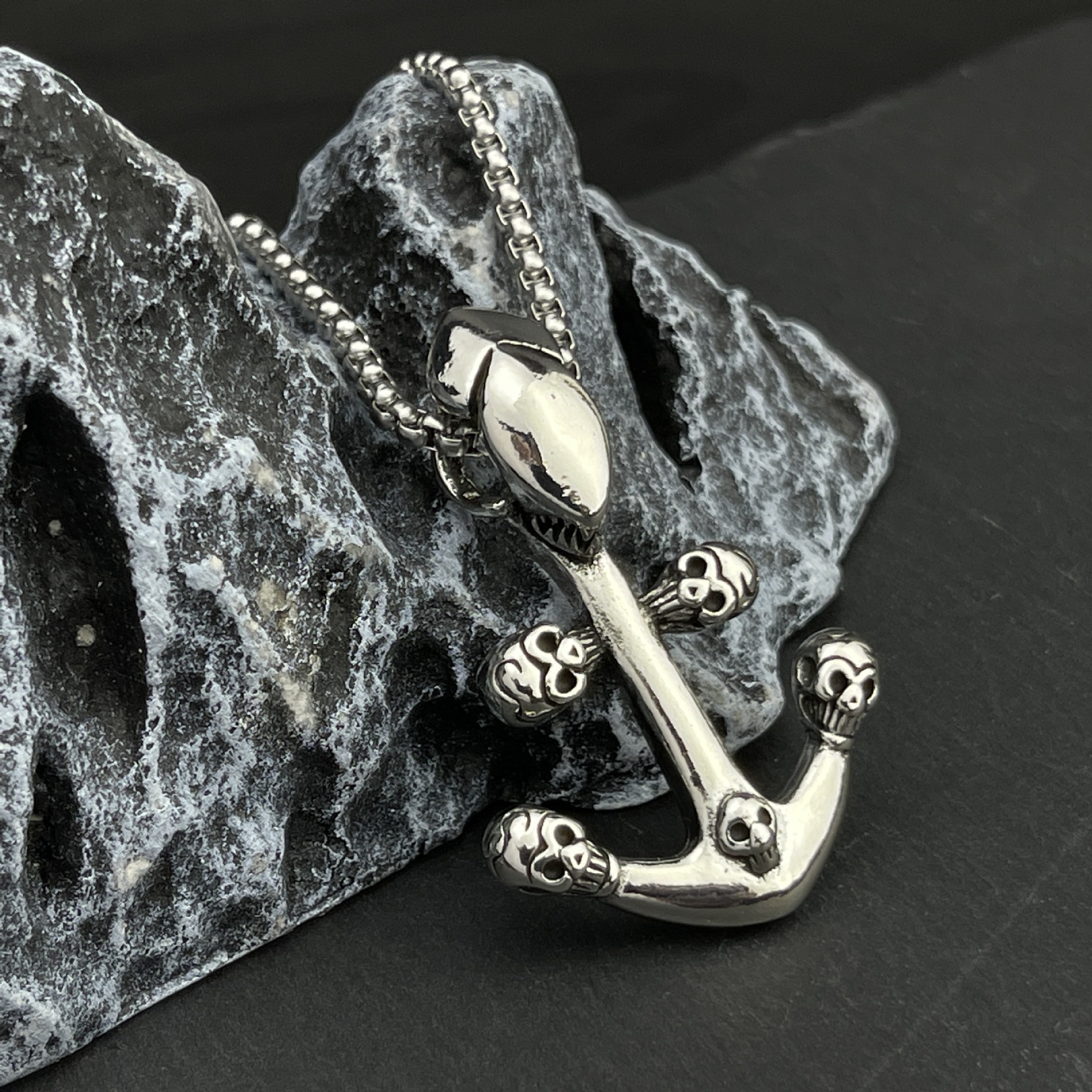 New European and American titanium steel skeleton ship anchor pendant, fashionable and individual retro hip-hop style skeleton hook pendant wholesale details Picture