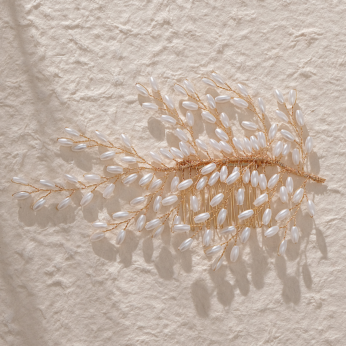 European and American cross-border bride accessories, hair combs, luxurious wedding balls, retro hair accessories, handcrafted golden pearl hair combs Specification drawing