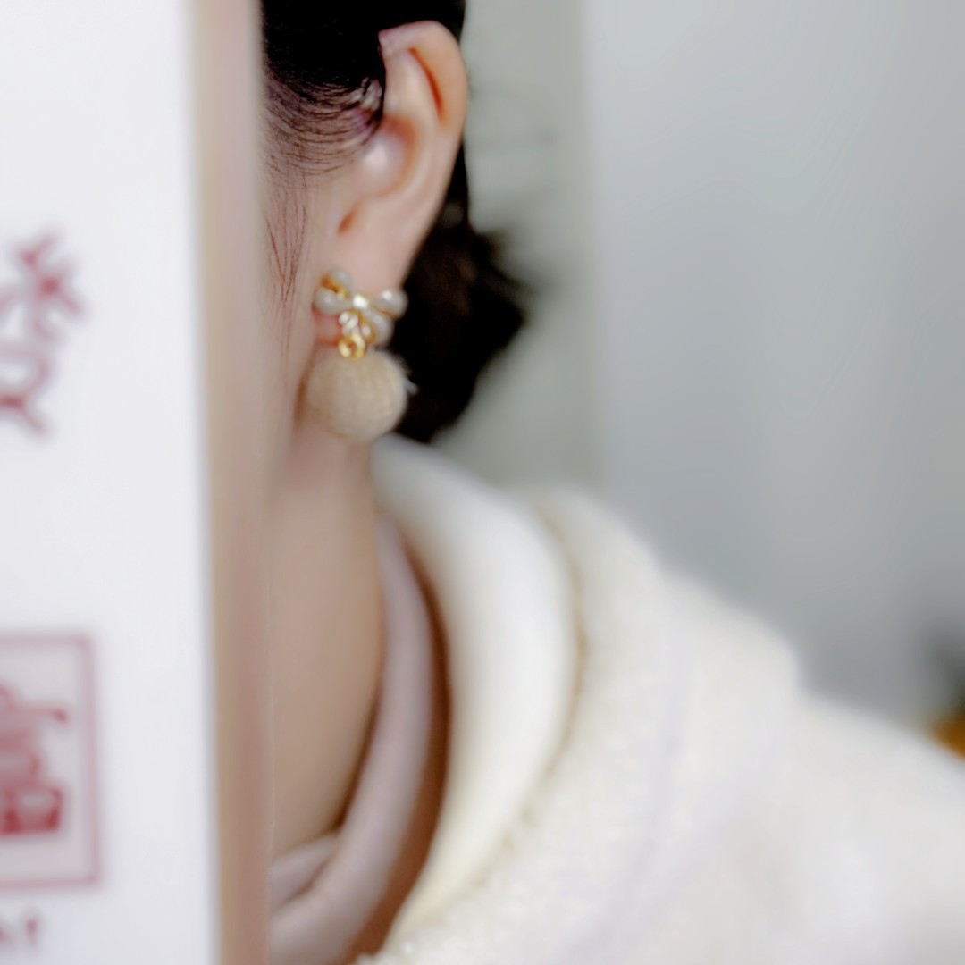 The 2025 new autumn and winter collection of hairball stud earrings for women, featuring a trendy, sweet, versatile, gentle, fashionable and high-end look details Picture