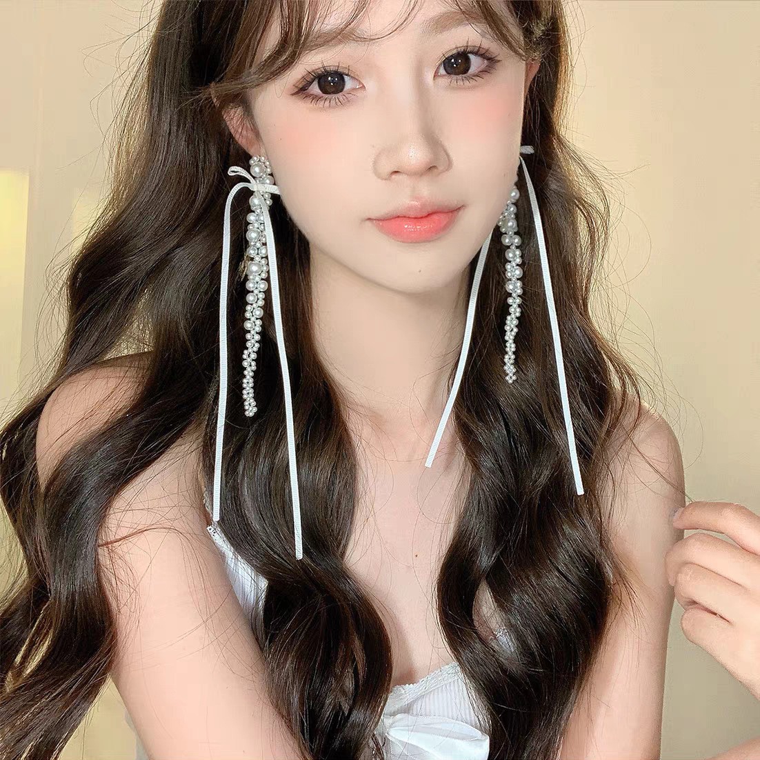 French laid-back white ribbon long tassel earrings, ballet face-enhancing small earrings, spring new style, unique and exaggerated full figure