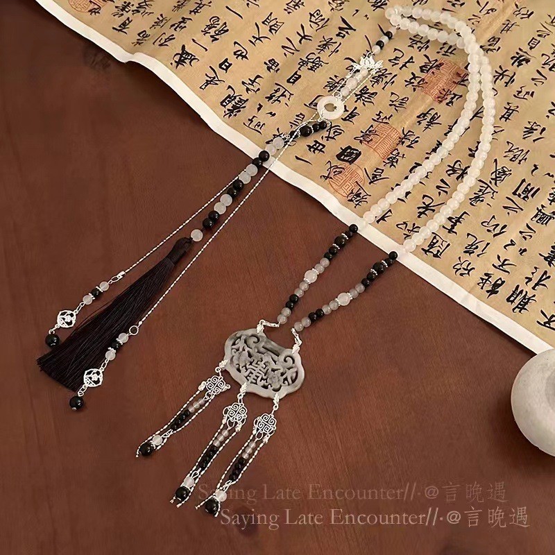 2024 New Style Hanfu Yiluo Back Cloud Tassel Necklace for women, New Chinese-style ancient style pressure lapel traditional Chinese style horse face skirt accessory full figure
