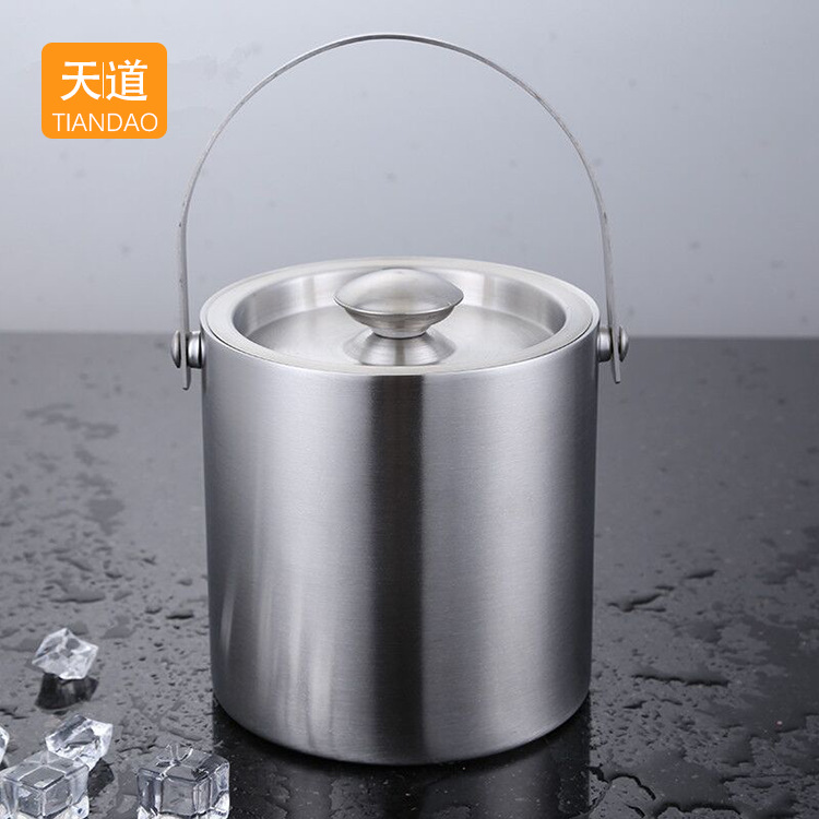 Stainless steel double-layer insulated ice bucket, handle ice granule bucket, beer, champagne, red wine, cold drink bucket, bar and ktv wine utensils Application Scenario