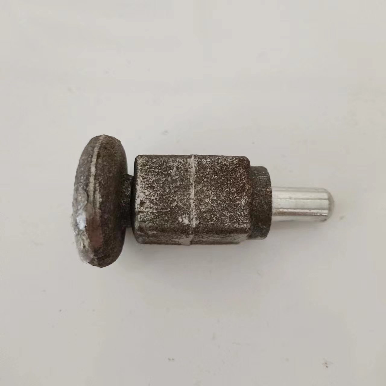 Metal shelves, cast steel conical stacking feet, bowls, square tubes, bottom feet, work position tools, spring pins, cast iron feet, cups, and ankles undefined