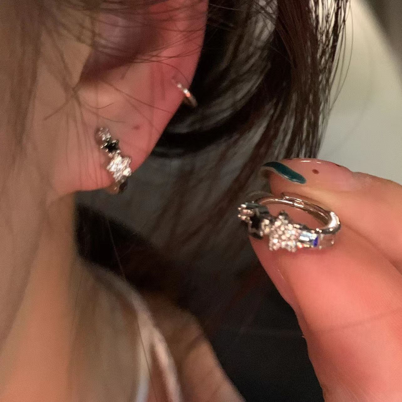 Sweet and cool style ~ Unique and versatile, exquisite and small star-shaped ear buckles for women, simple, fashionable and niche design sense ear studs and earrings Specification drawing