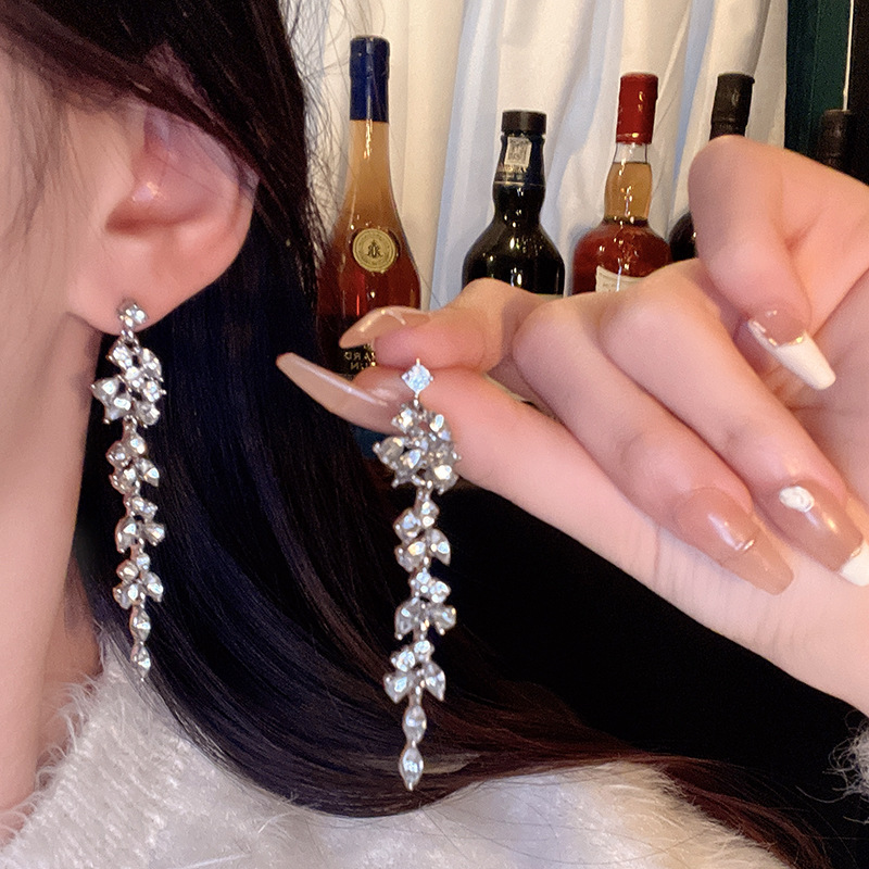 European and American exaggerated diamond-encrusted long zircon tassel earrings, high-end and elegant female earrings, trendy and popular earrings wholesale Specification drawing