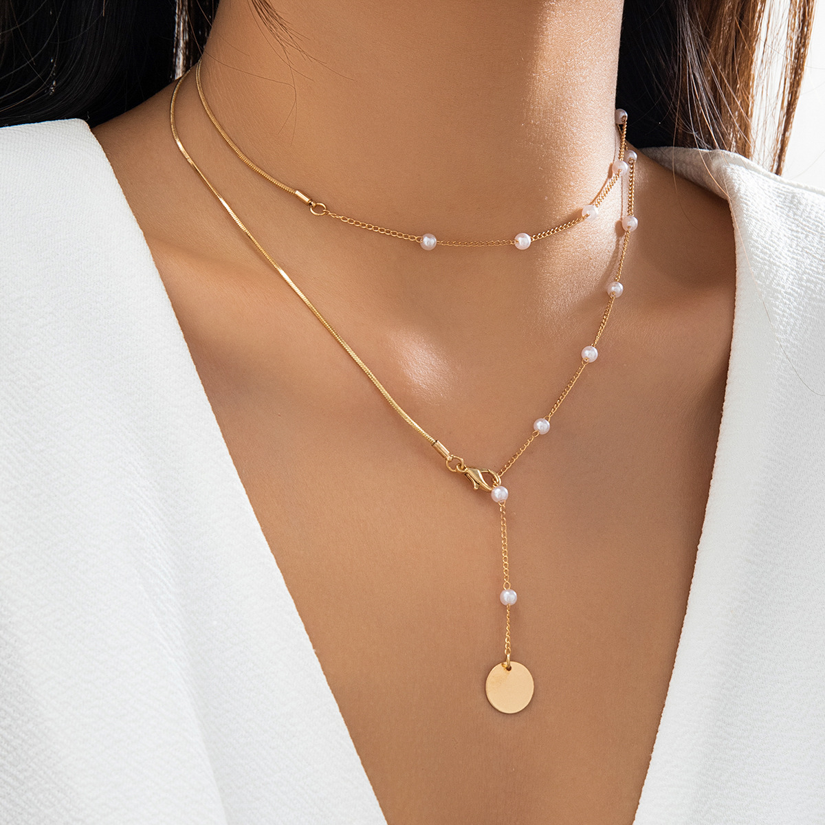 European and American cross-border jewelry with a sweet and cool design sense, often wearing collarbone chain necklaces, simple imitation pearl sequined star-shaped necklaces details Picture