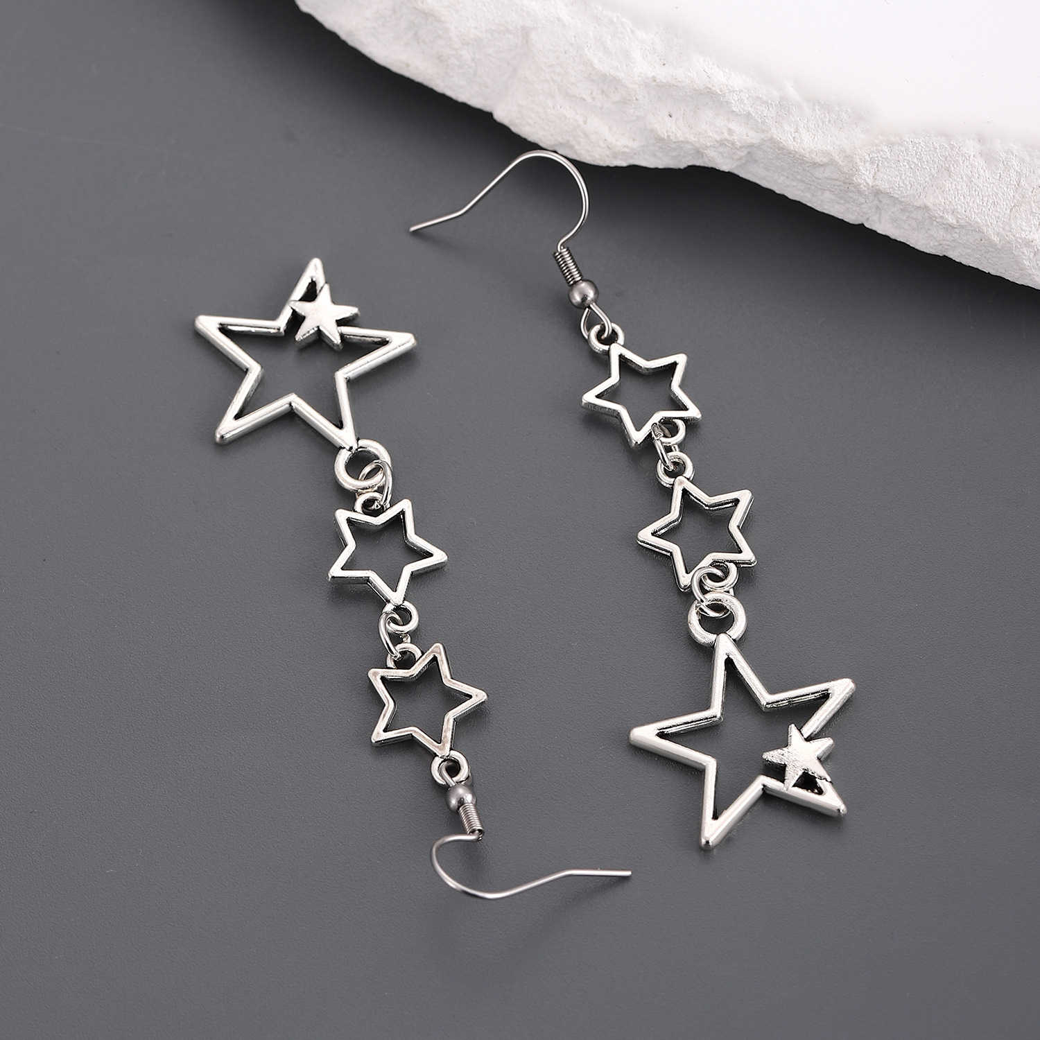 European and American cross-border fashion hollowed-out five-pointed star earrings, women's wish personalized long star earrings and earrings accessories Application Scenario