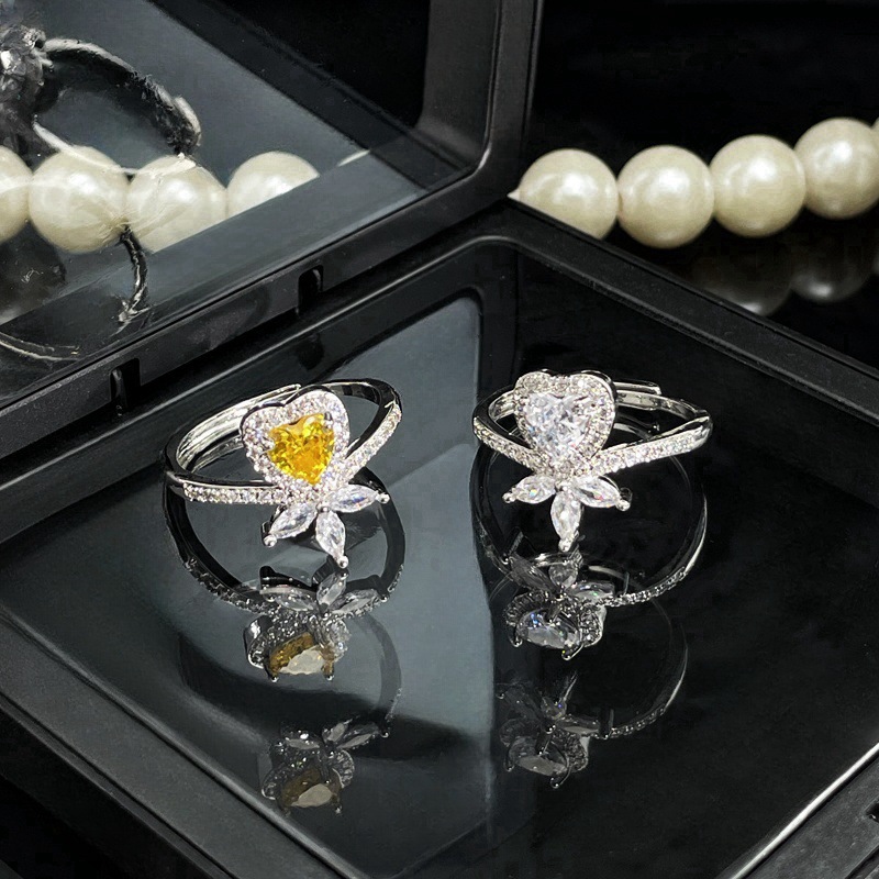 The 2024 new light luxury and high-end heart-shaped yellow diamond ring is a unique, cold, sweet, cool and fashionable index finger ring for women Application Scenario